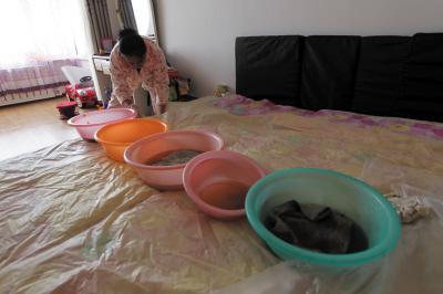 永州楼上漏水，住户失联，小区没物管，业主维权难！律师来支招……